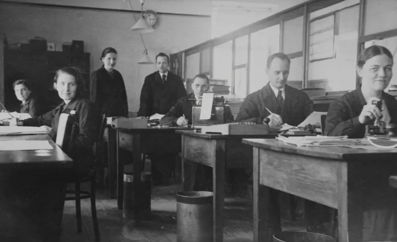 From Fruit Vendor's Son to Banking Revolutionary: The Immigrant Who Refused to Let Wall Street Win